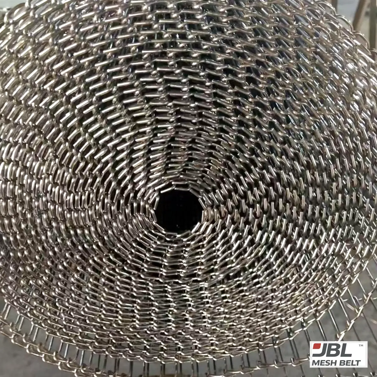 Roll end: Z-formed wires hooked at the edges