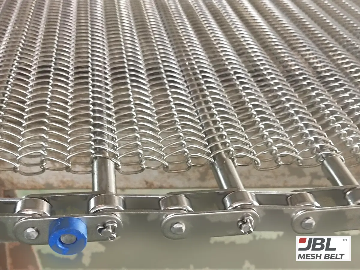 Chain-driven belt edge with roller chain, cotter pins and blue guide rollers