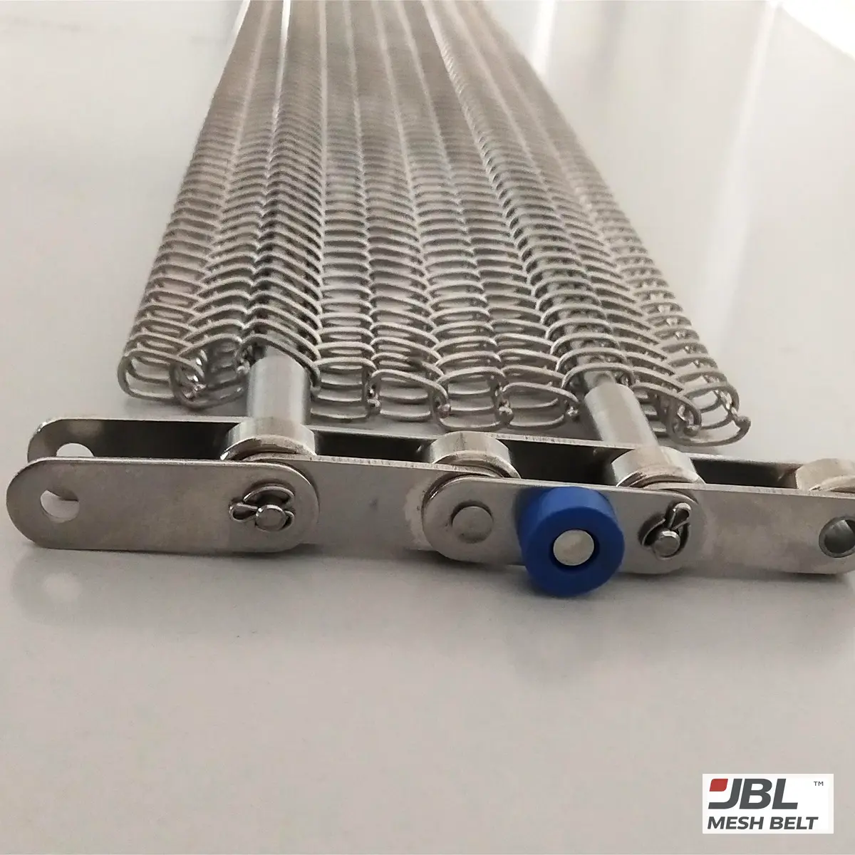 Sample chain edge with cotter pins
