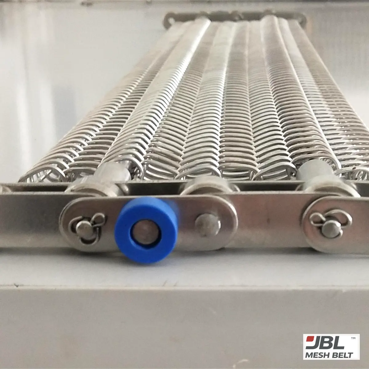 Sample chain edge, end view with guide roller