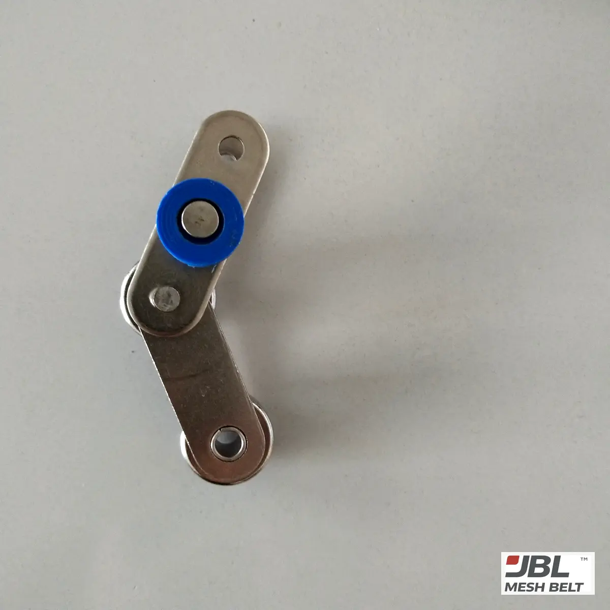 Trial chain with guide roller