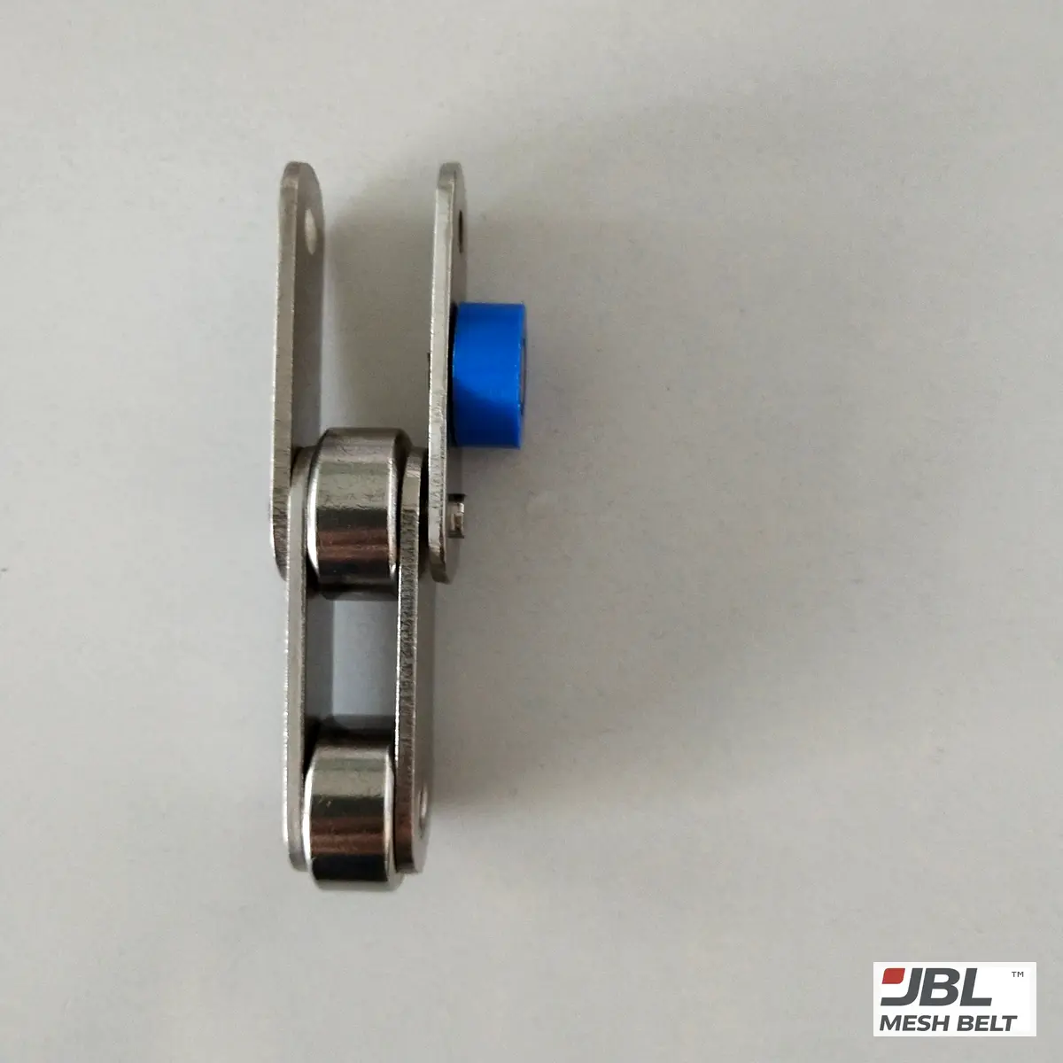 Trial chain link, side view