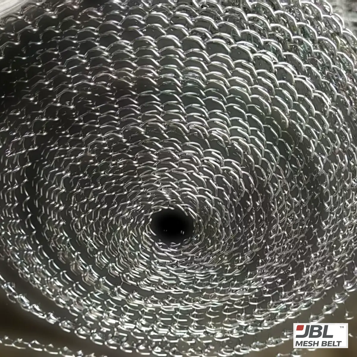 Roll end of a Z-type ladder belt showing the Z-formed wires hooked at the edges