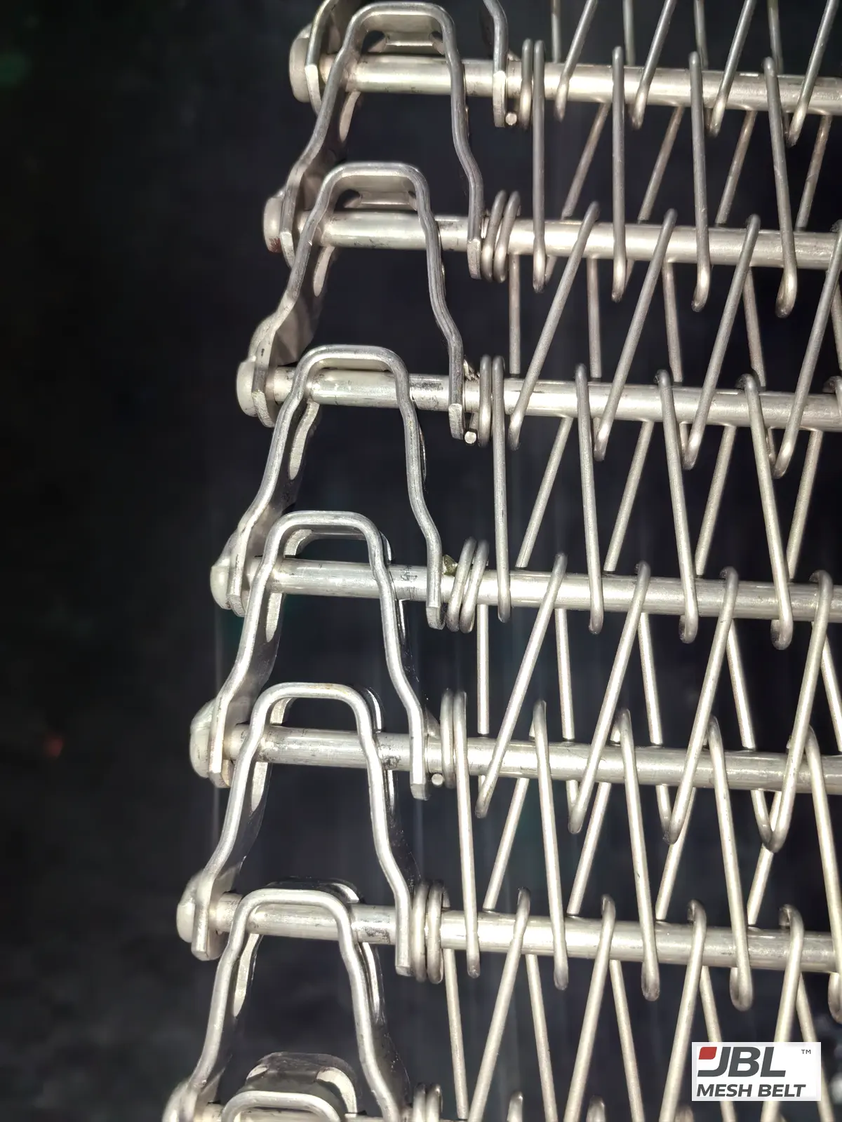 Bulk belt edge: welds ground smooth