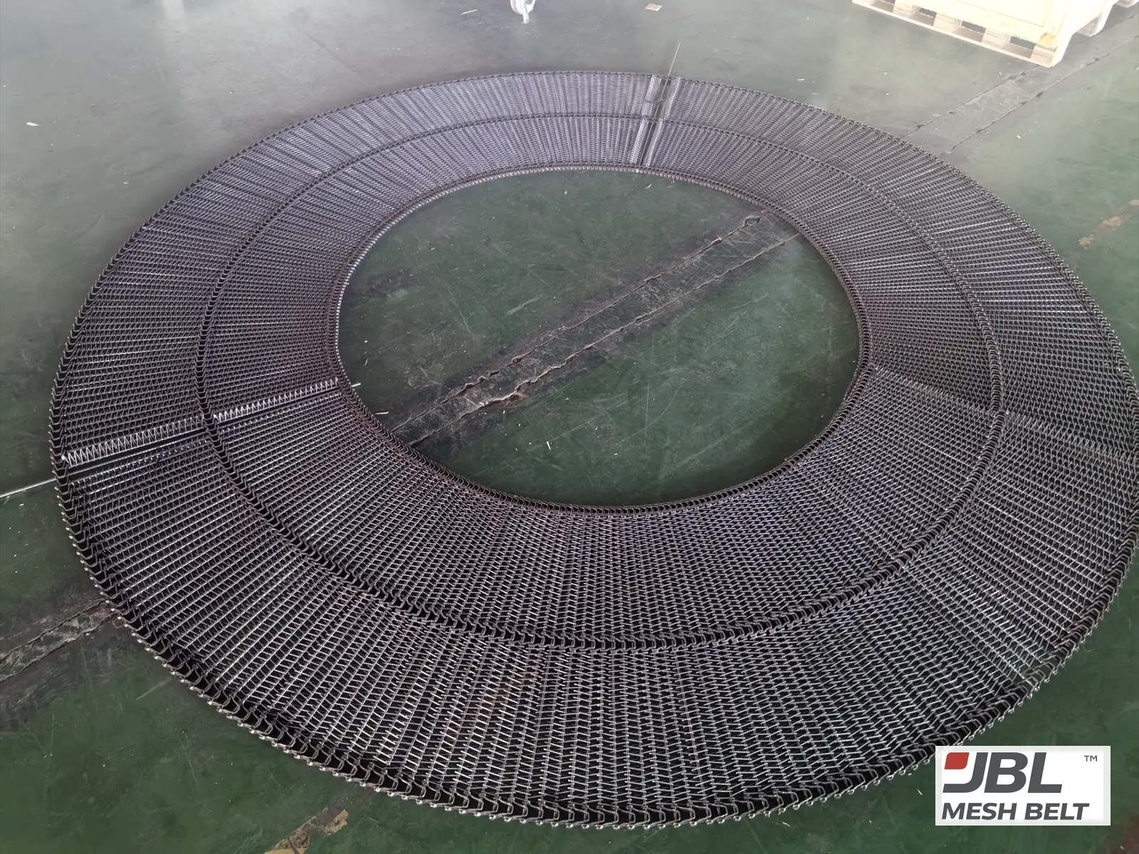 Spiral belt laid out in a full circle for the turn test