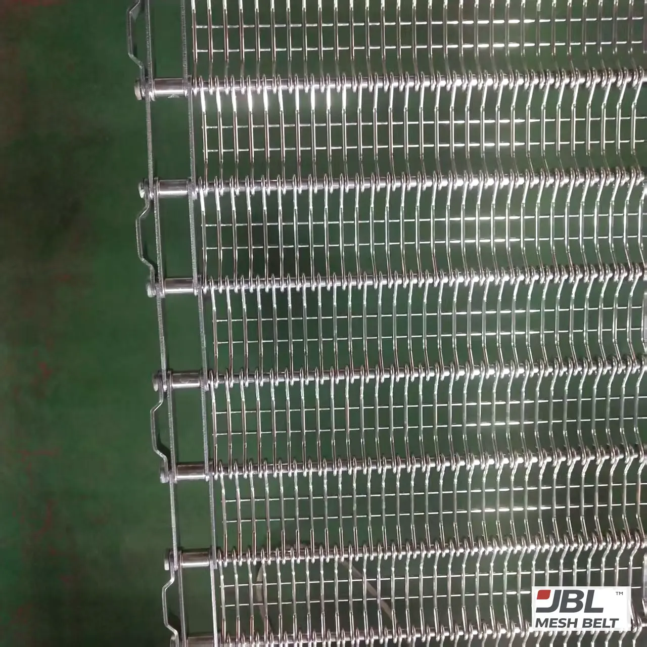 Bulk belt: roller-chain edge