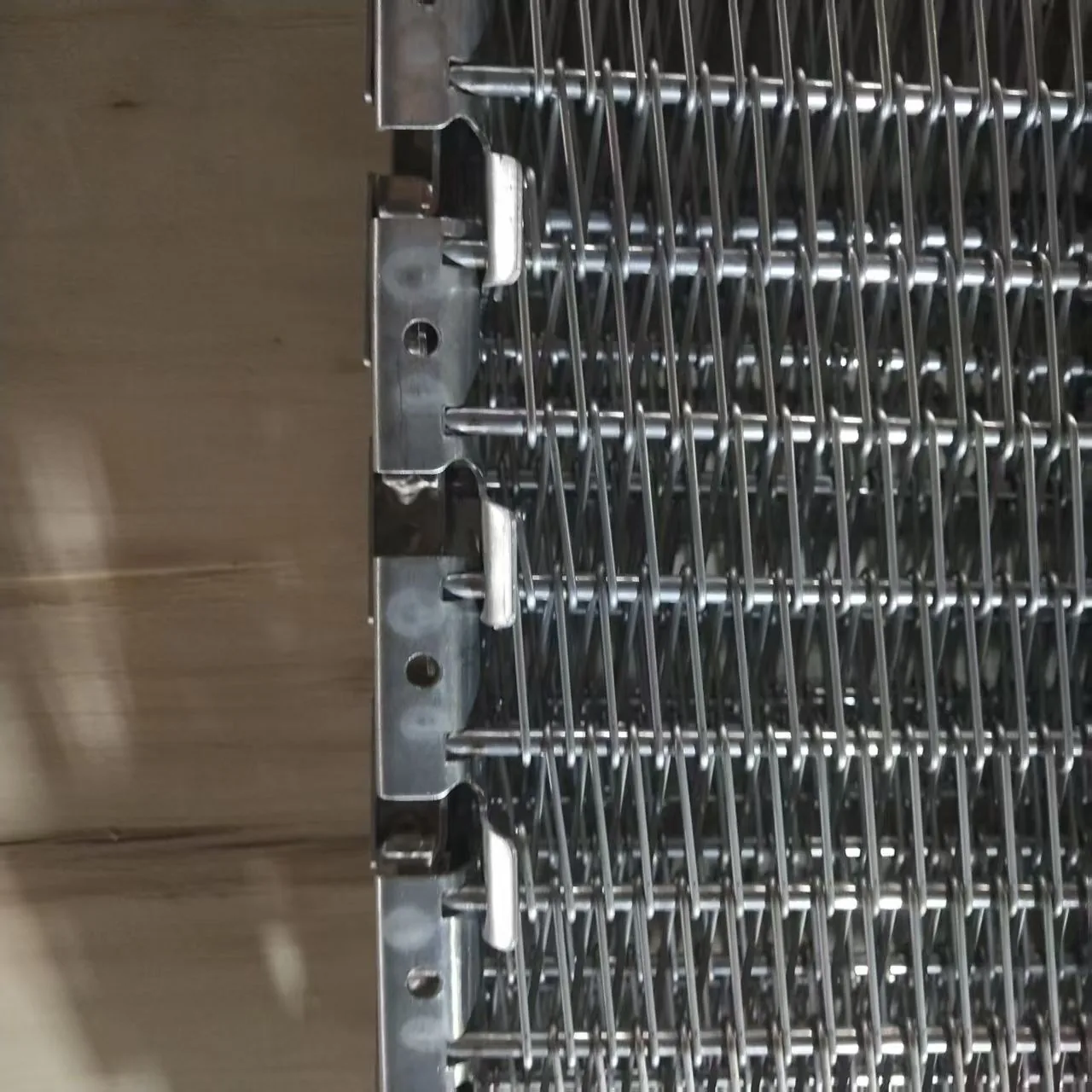 Bulk belt edge