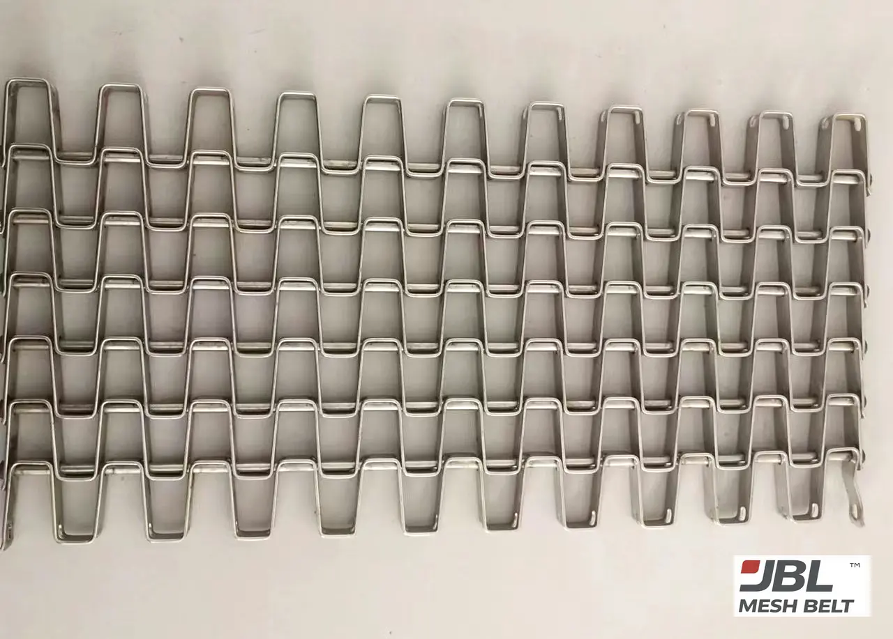 Flat wire honeycomb belt with washer-welded edge, laid flat