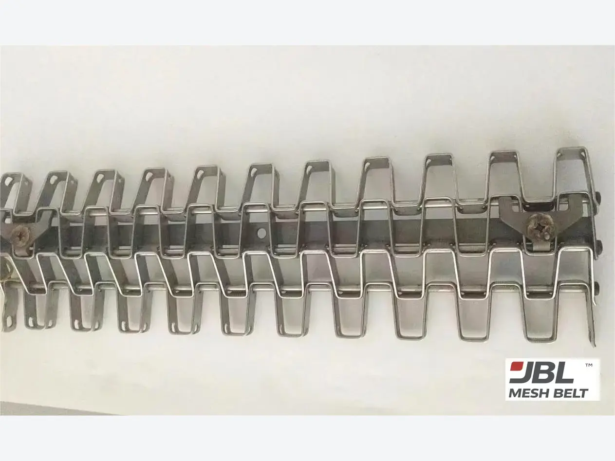 Flight bar with clips on the belt