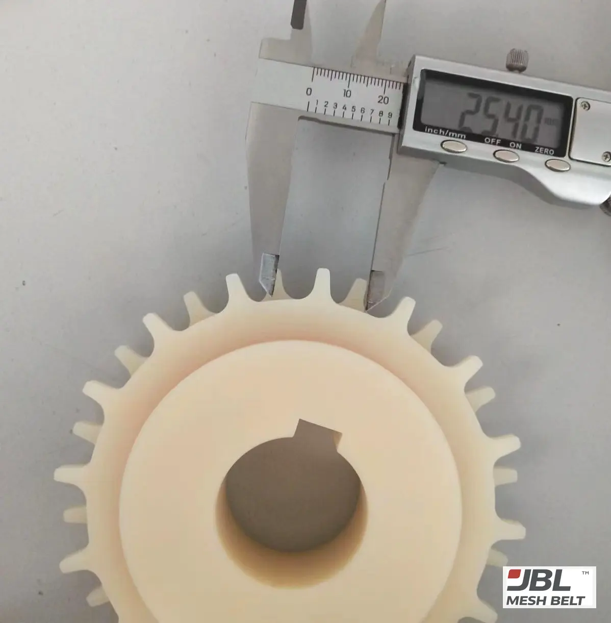 Sprocket tooth pitch: 25.40 mm (1 in)