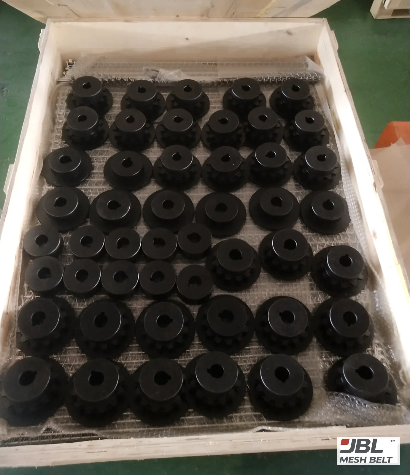 Crate ready to close