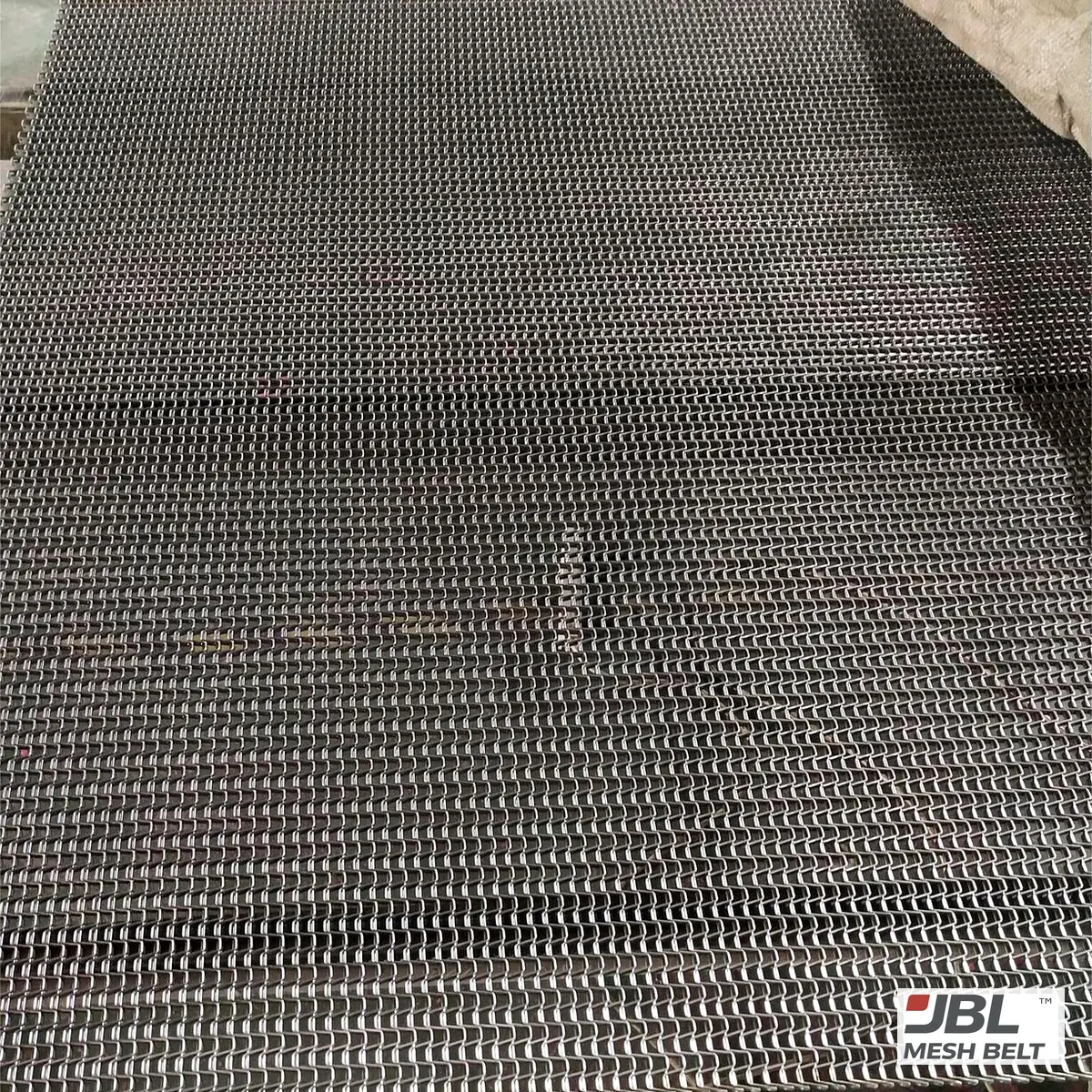 Flat wire honeycomb belt surface